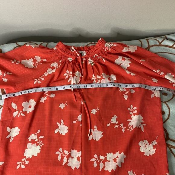 Collective Concepts Woman’s Pink floral blouse  tie front Size S. See Video - Picture 4 of 9